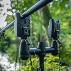 Korum KBI Bissanzeiger, Kompakter 2 Rutensatz -Angebote Korum Store korum kbi compact bite alarm in use 1